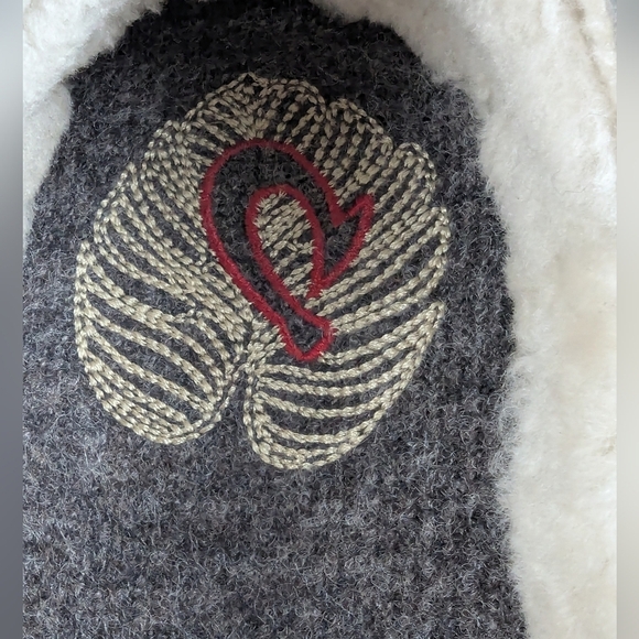 OluKai Pehuea Heu Size 8 Black Leather Sheep Fur Inner Lining - Picture 8 of 10